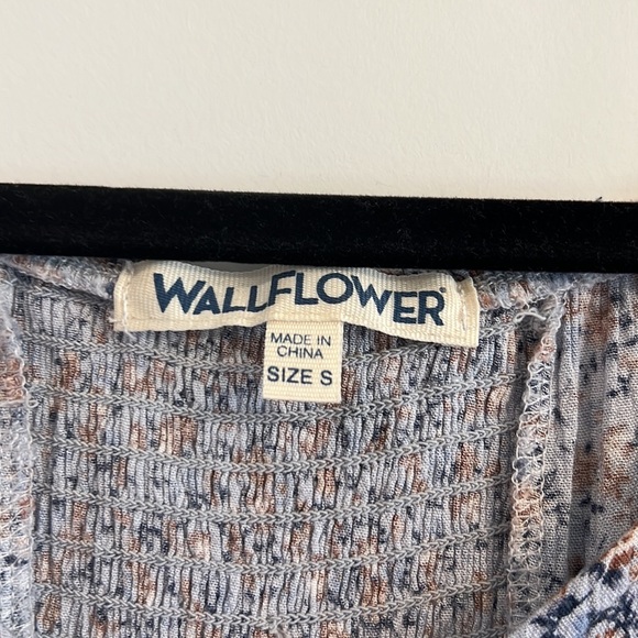 Women’s size small casual - Picture 4 of 9